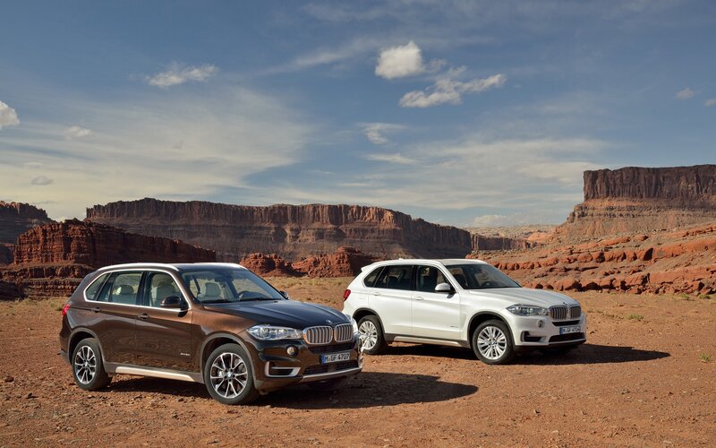 BMW X5 SUVs in desert