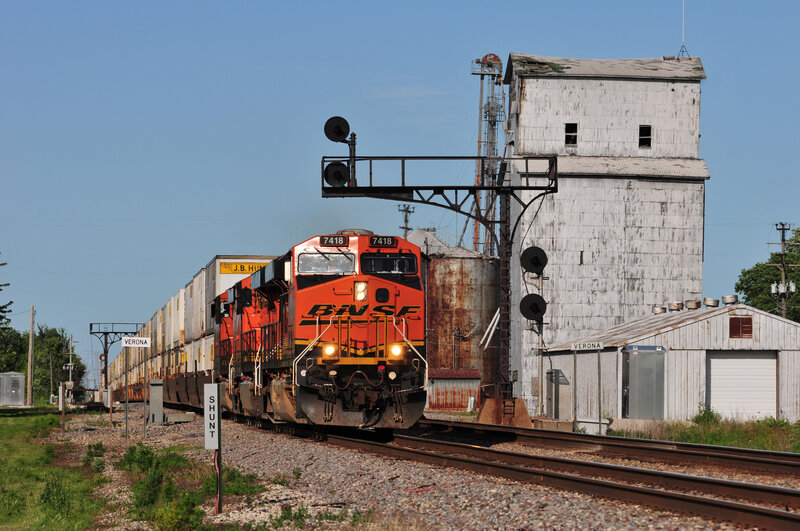 BNSF train at Verona