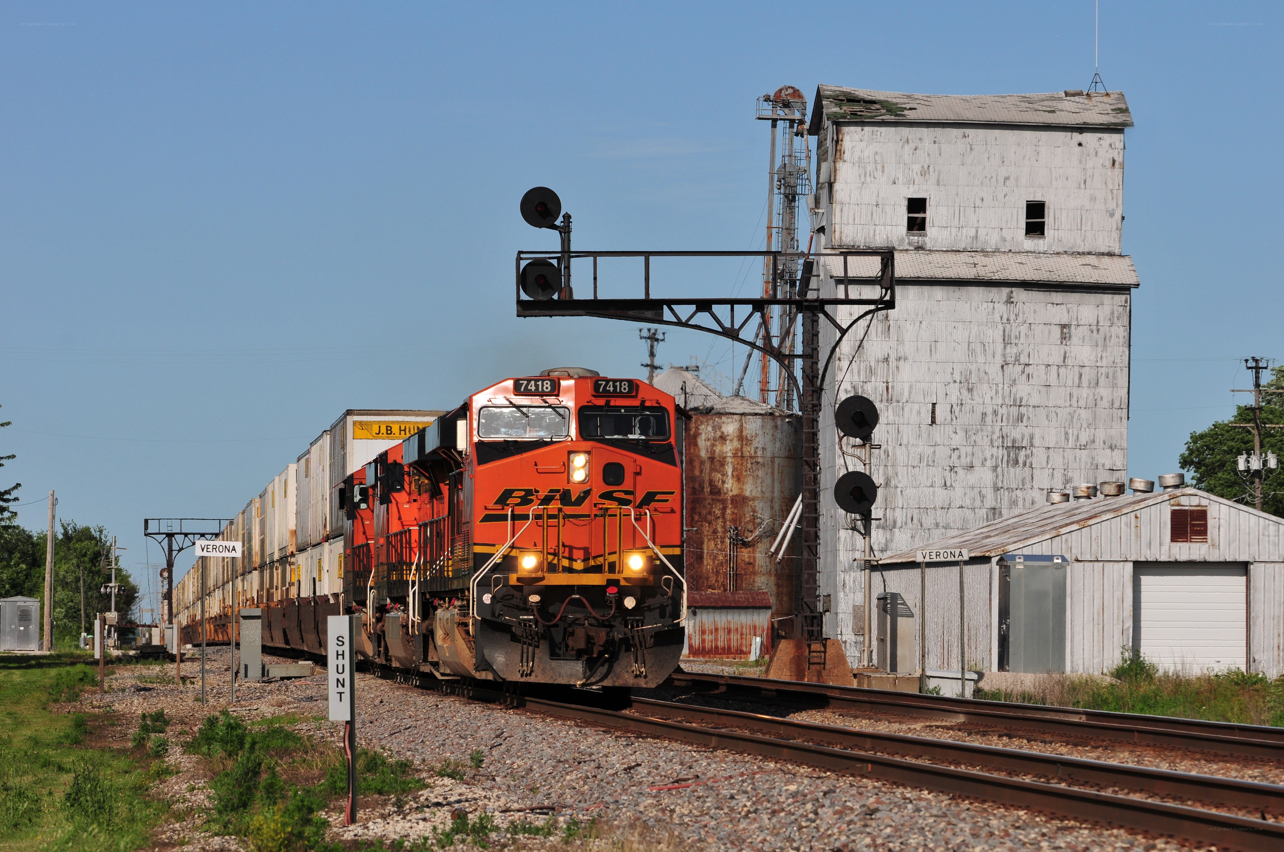 BNSF train at Verona