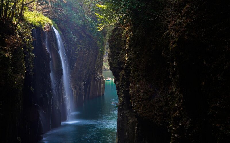 Boat in a Canyon — Green