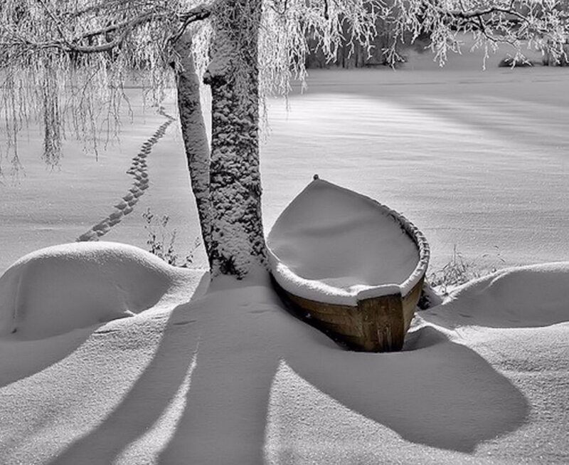 Boat in Snow — Black