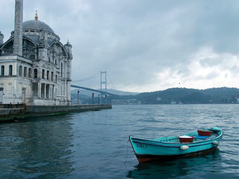 Boat near palace with bridge
