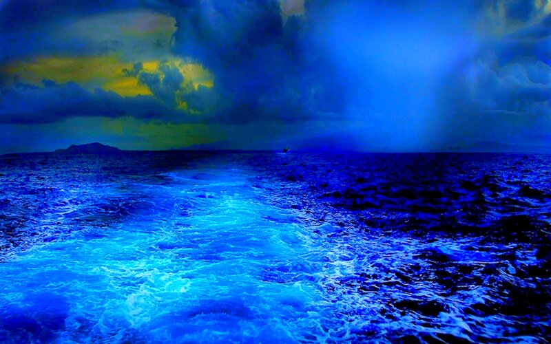 Boat Wake on Ocean — Blue