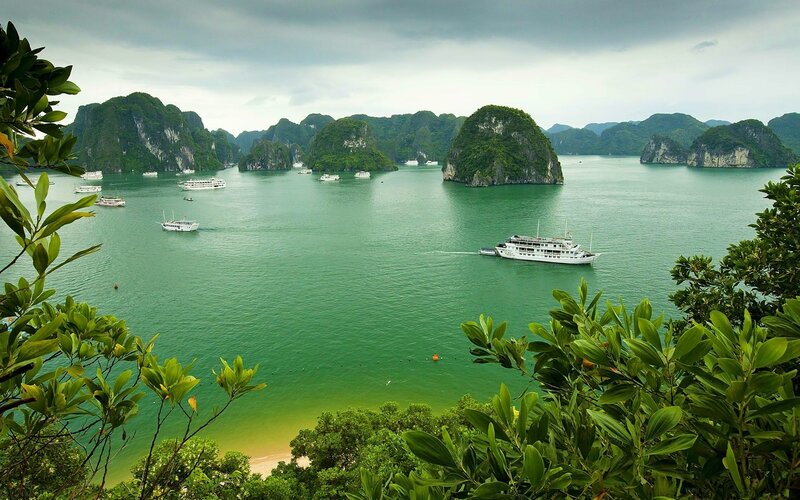 Boats in a Bay — Green, Serene, Afternoon, Photograph, Islands