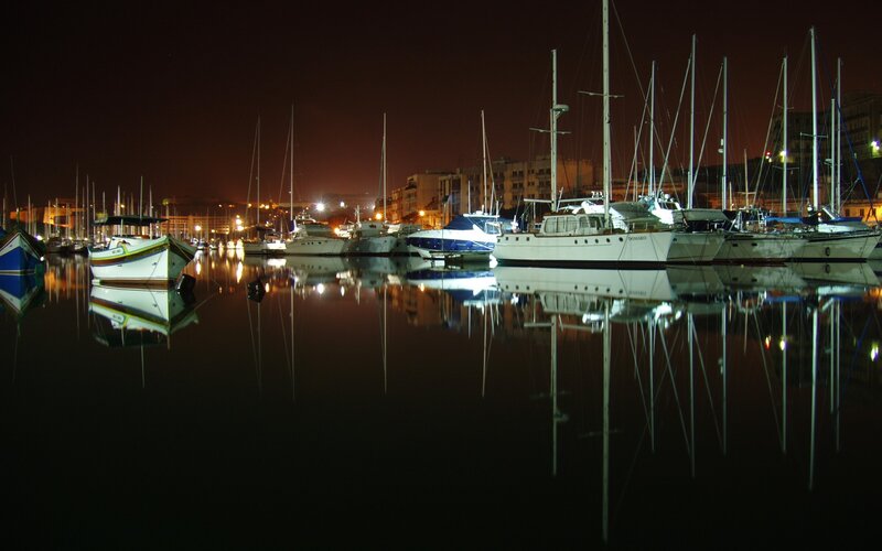 Boats in a Harbor — Black