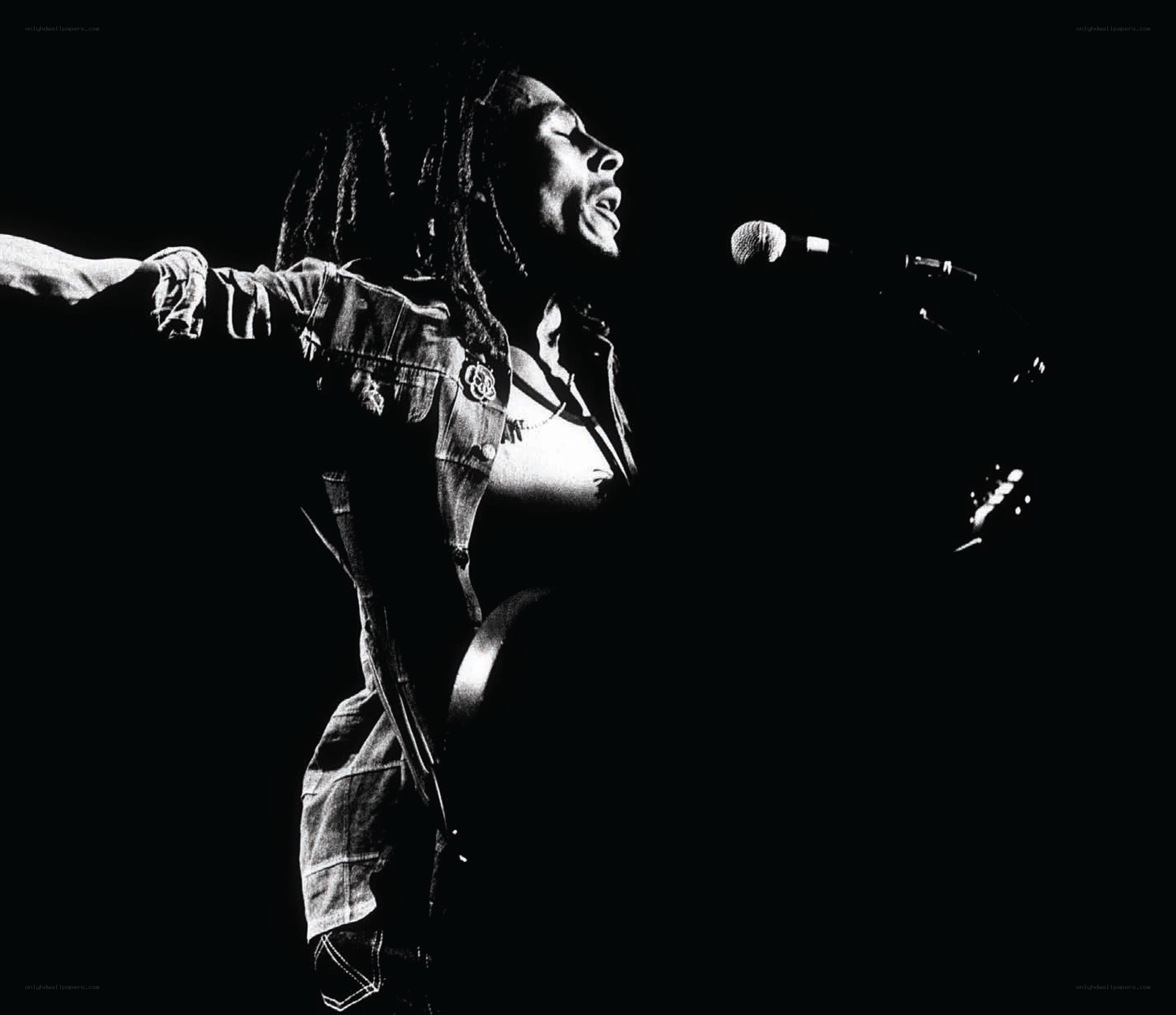 Bob Marley singing on stage