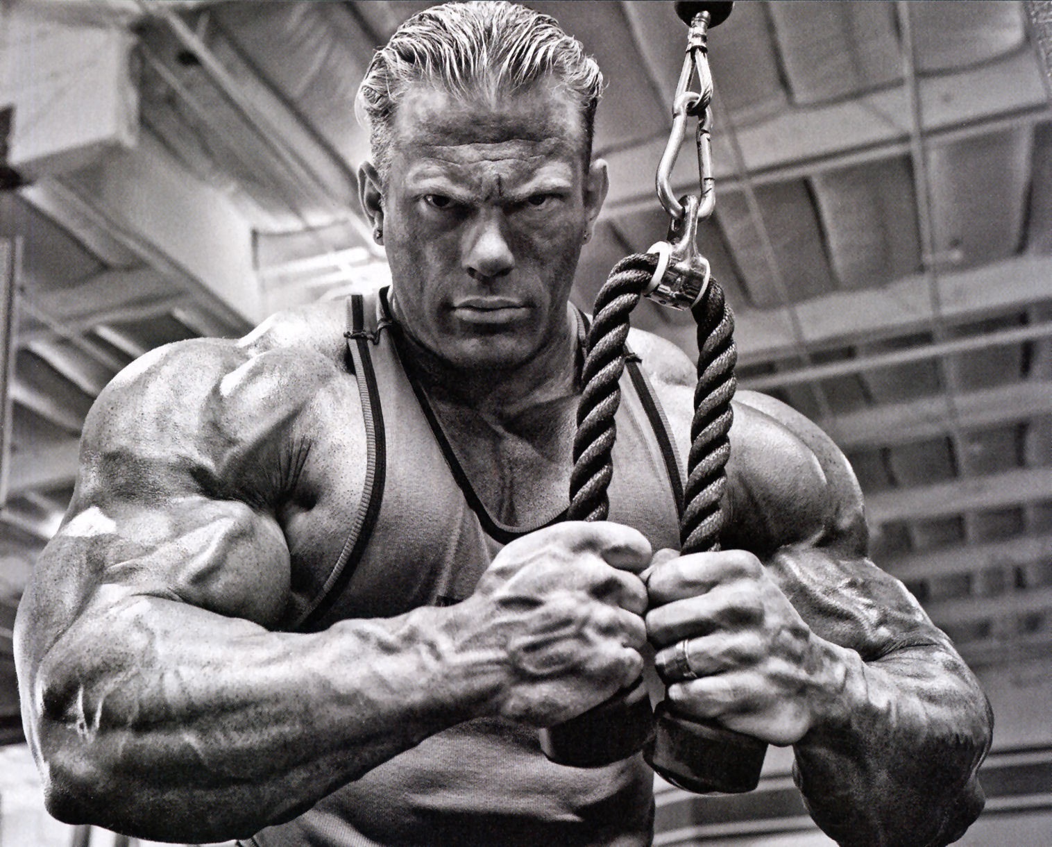 bodybuilder using cable machine