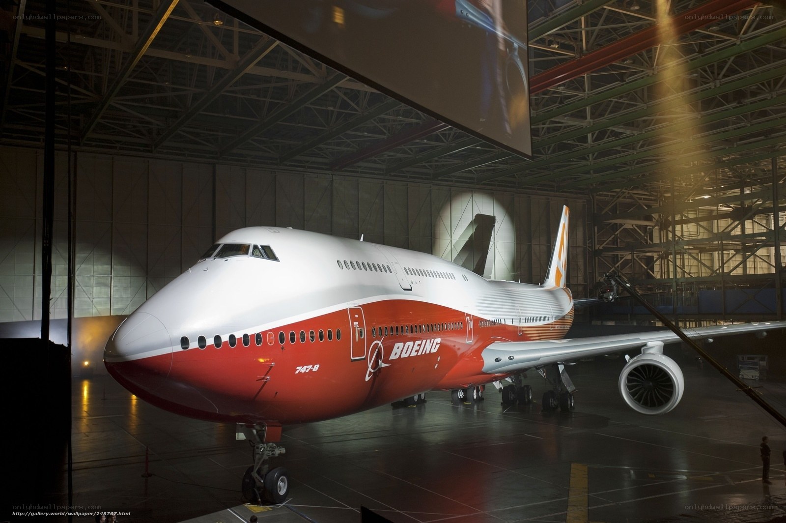 Boeing 747-8 in hangar