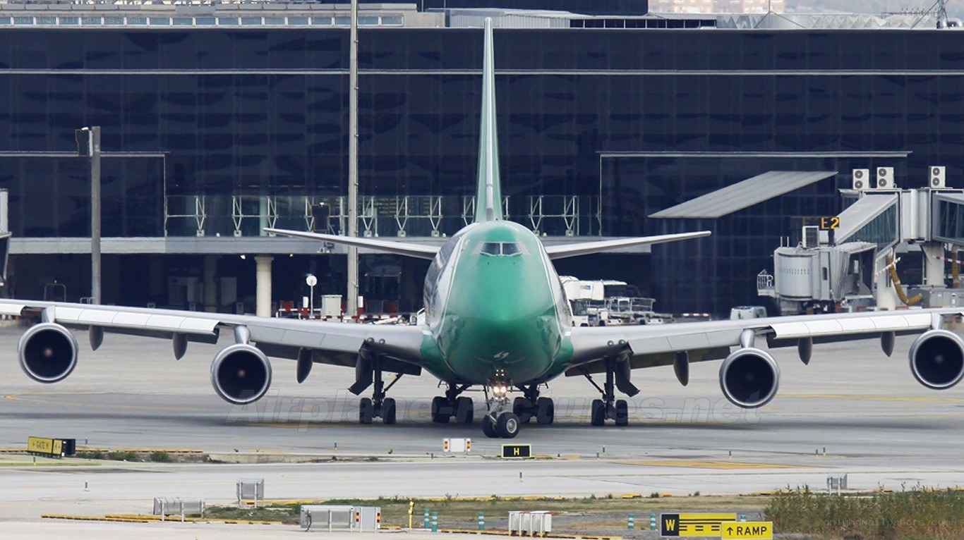 Boeing 747 at airport gate