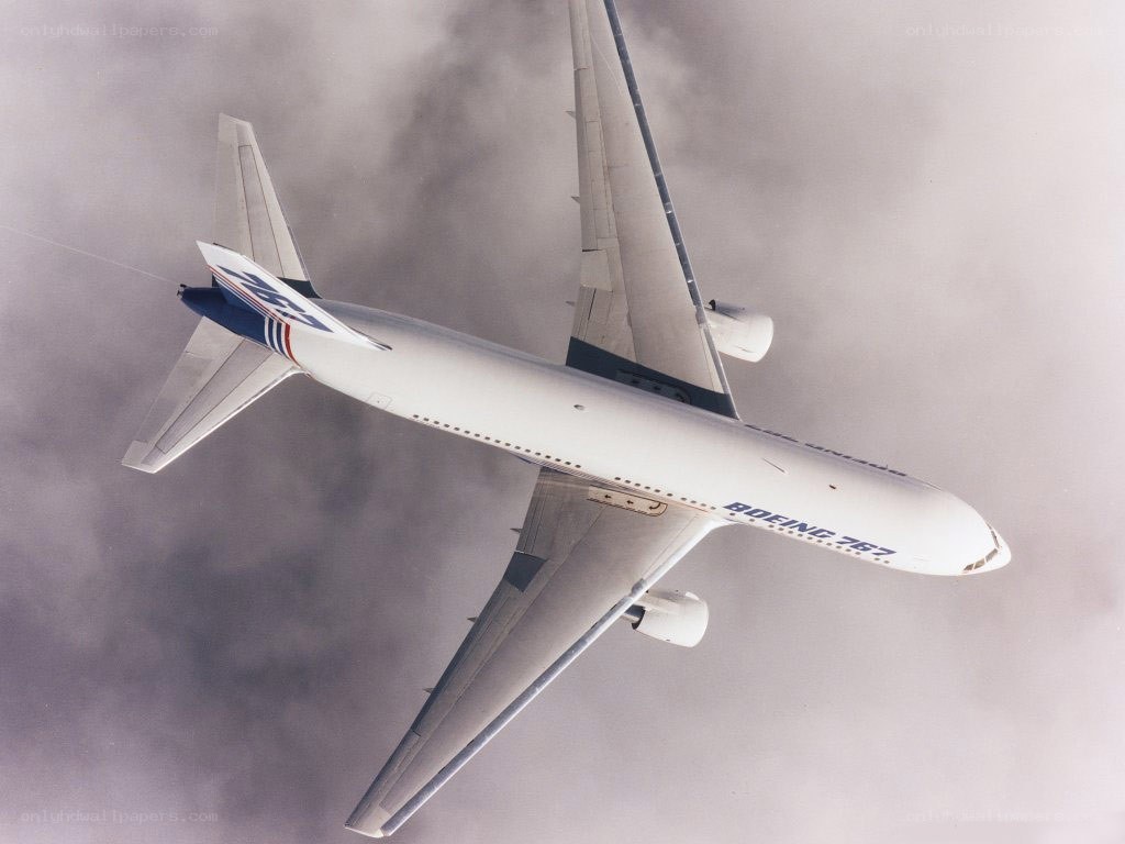 Boeing 767 in flight