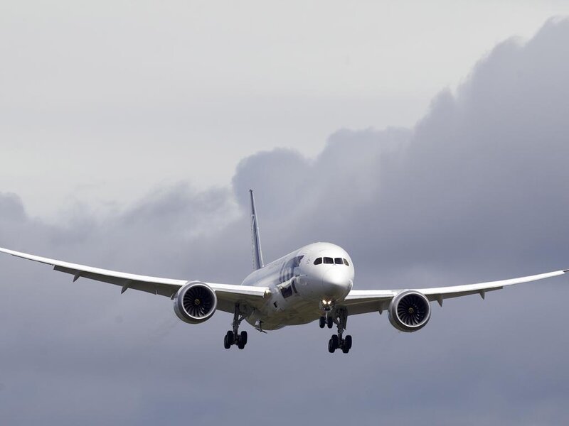 Boeing 787 Airplane — White
