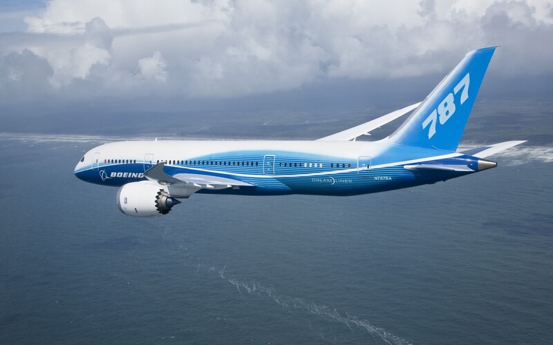 Boeing 787 Dreamliner in flight