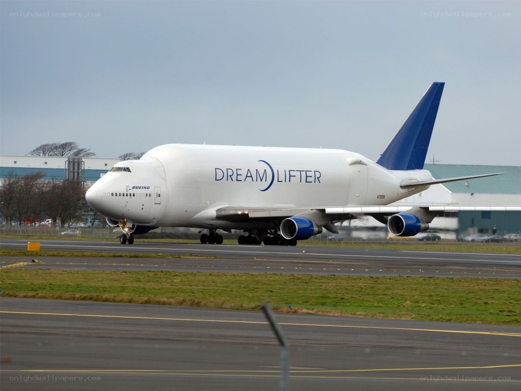 Boeing Dreamlifter on runway