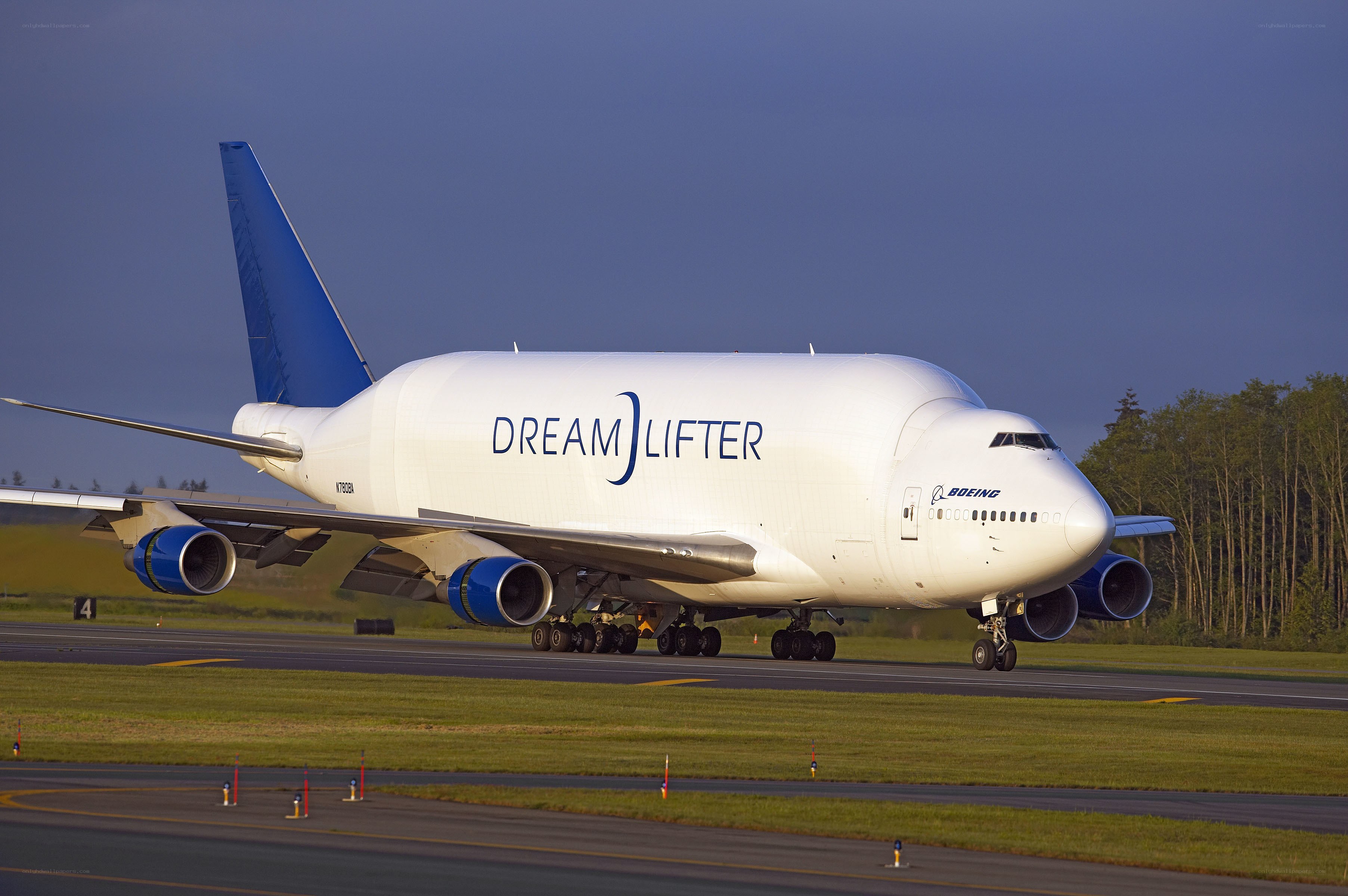 Boeing Dreamlifter on runway
