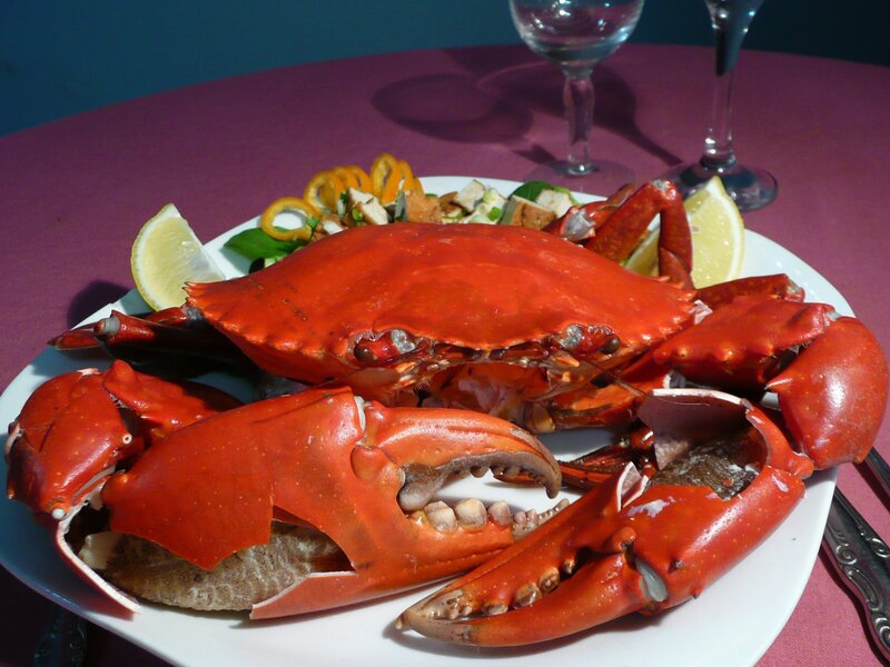 Boiled crab with lemon