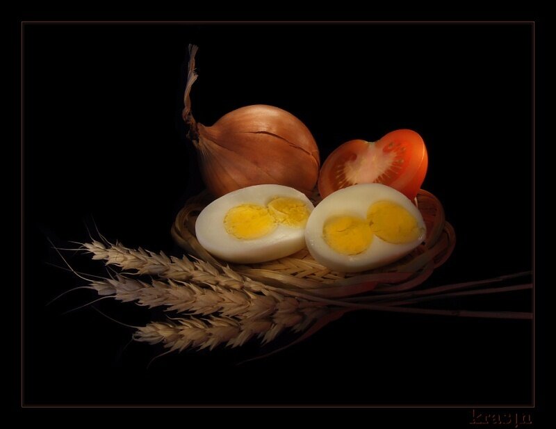 Boiled eggs with vegetables