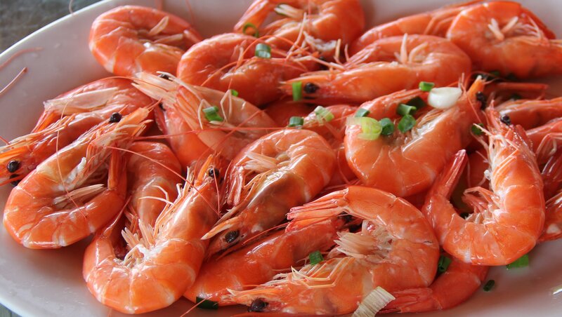Boiled shrimp with green onions