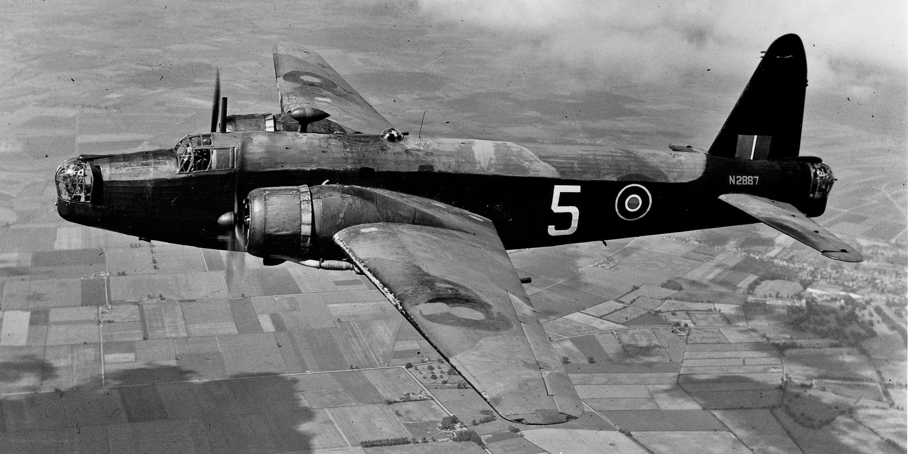 Bomber aircraft in flight