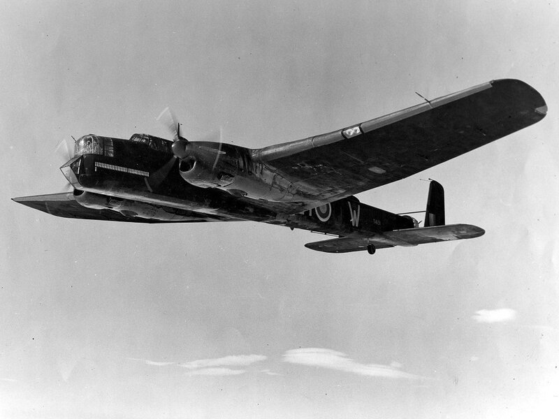 Bomber aircraft in flight