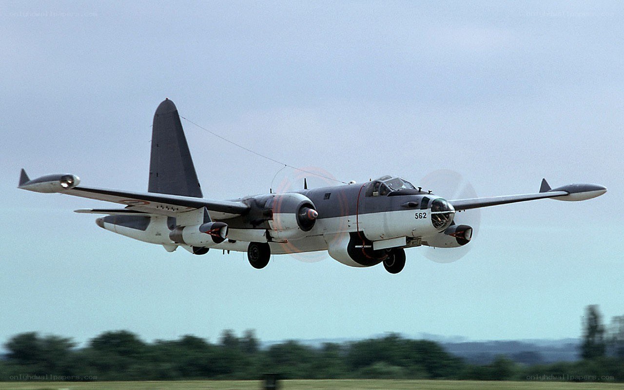 Bomber aircraft in flight