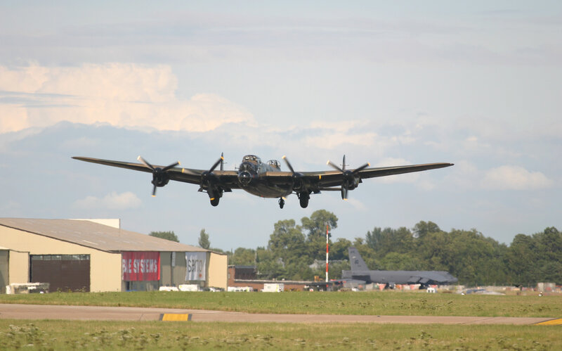 Bomber Aircraft Landing — Green
