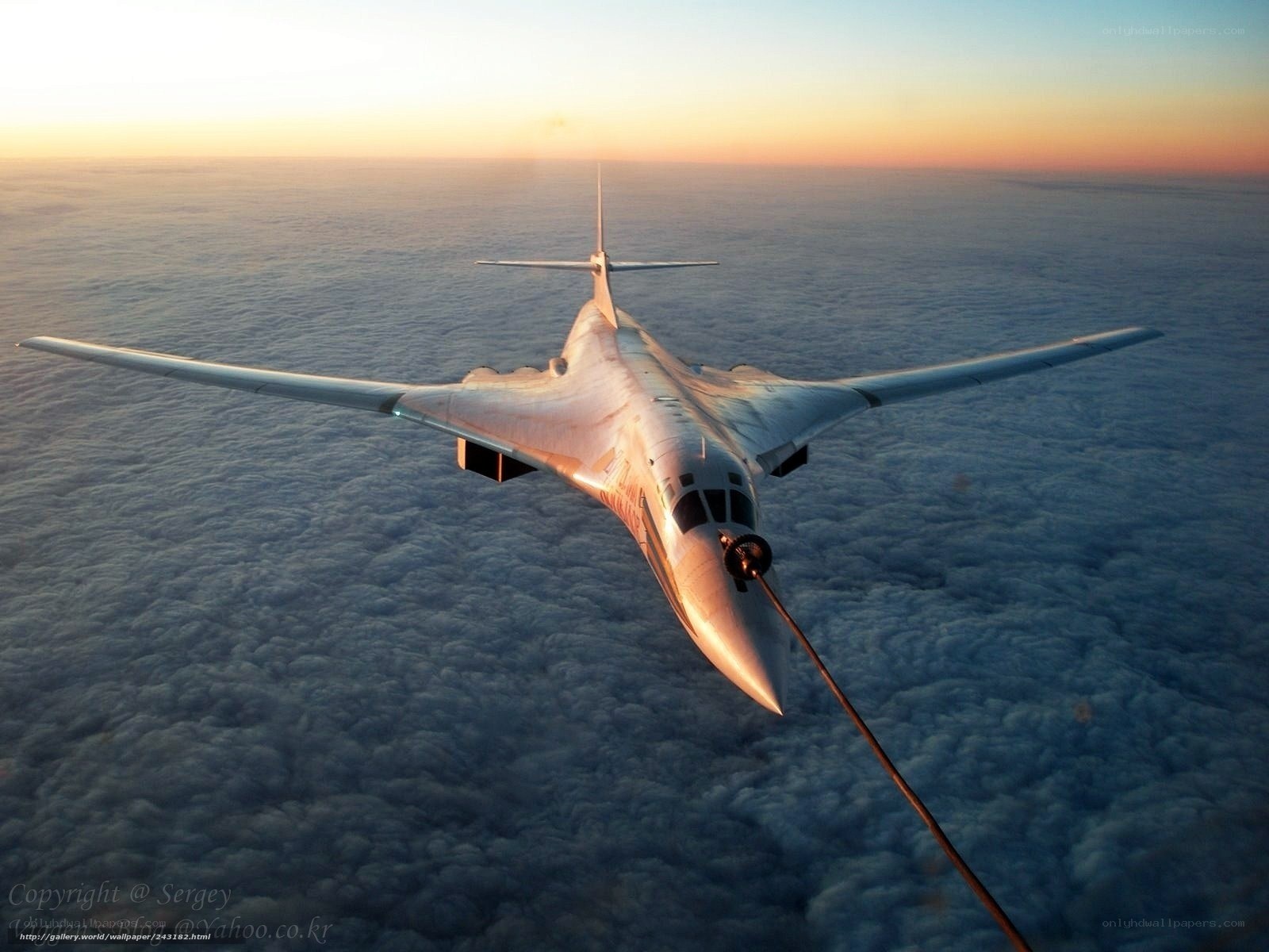 Bomber aircraft refueling in flight