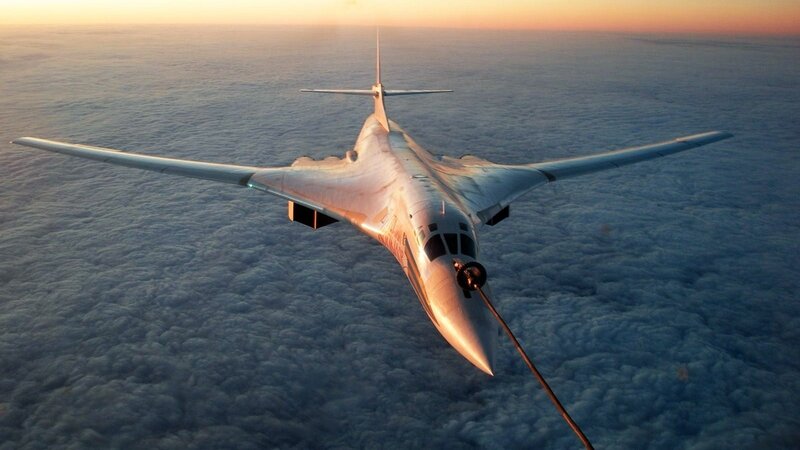 Bomber aircraft refueling