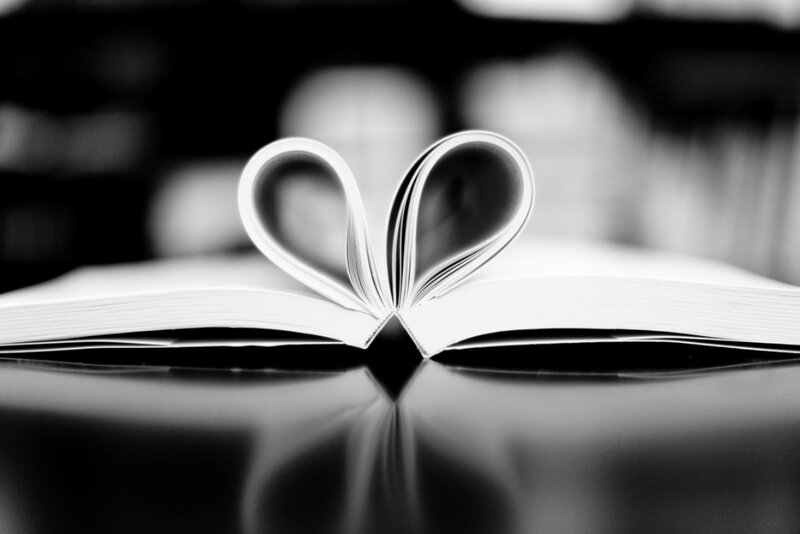 Book with Heart-shaped Pages — Black, Serene