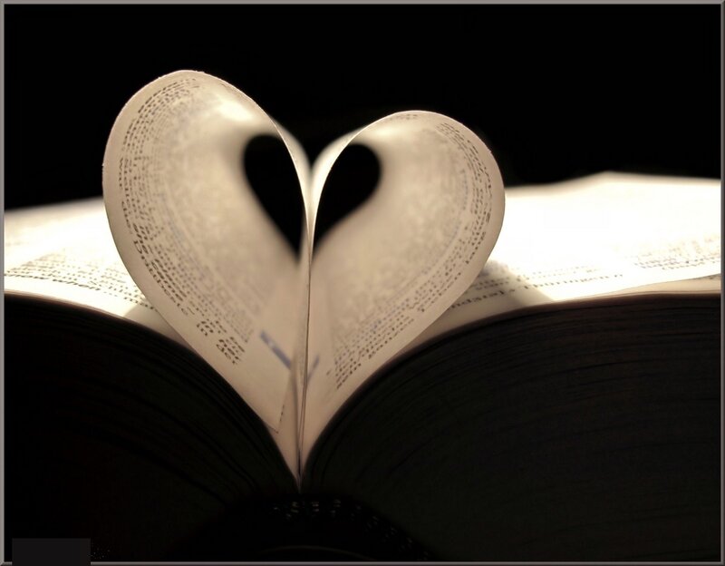 Book with Heart-shaped Pages — Black