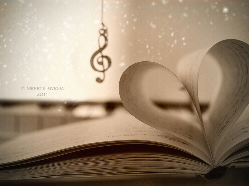 Book with Heart-shaped Pages — Brown, Serene
