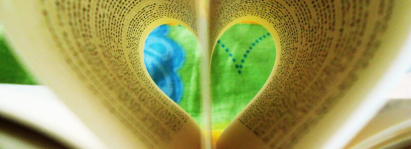 Book with Heart-shaped Pages — Green