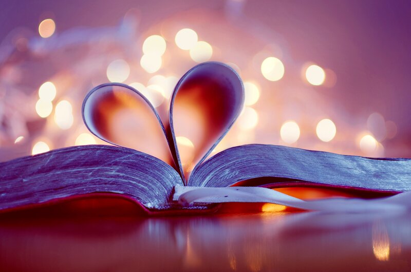 Book with Heart-shaped Pages — Purple, Romantic