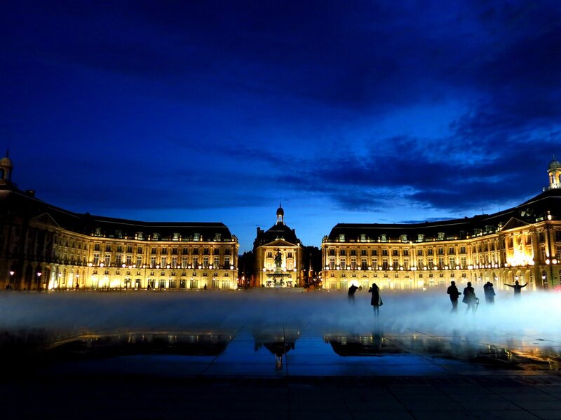 Bordeaux fountain at dusk