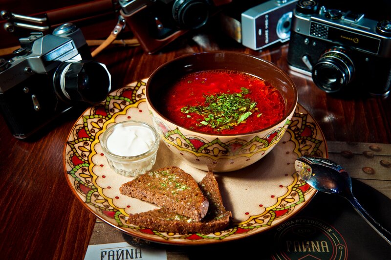 Borscht Soup with Bread