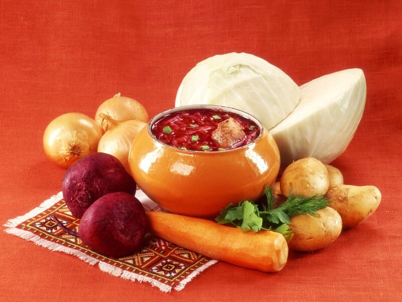 Borscht with fresh vegetables
