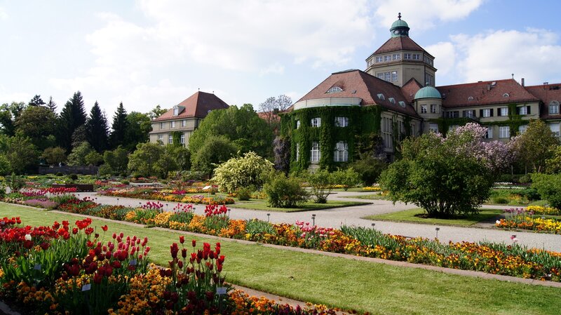 botanical garden with historic building