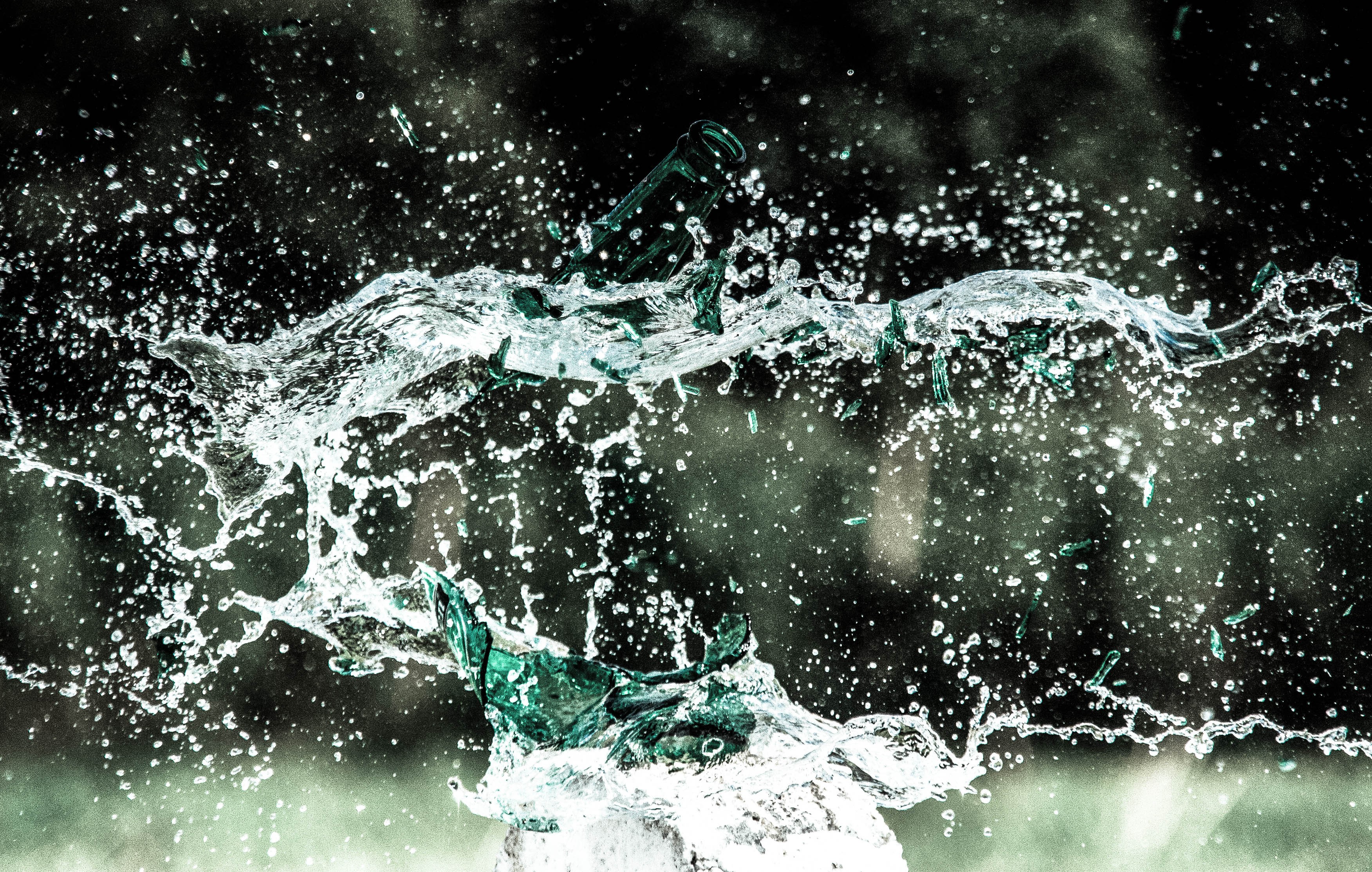 Bottle shattering in water