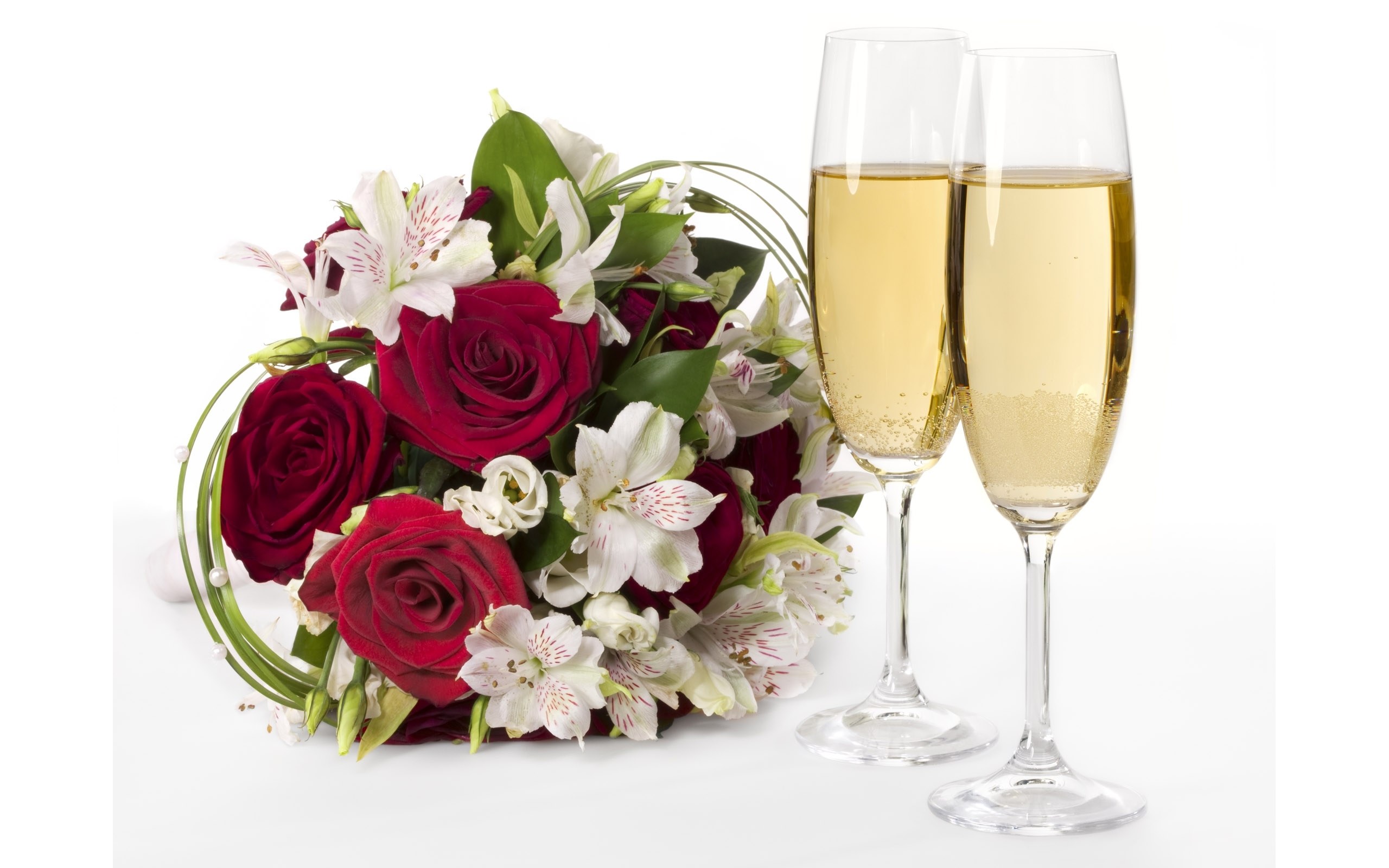 Bouquet and champagne glasses