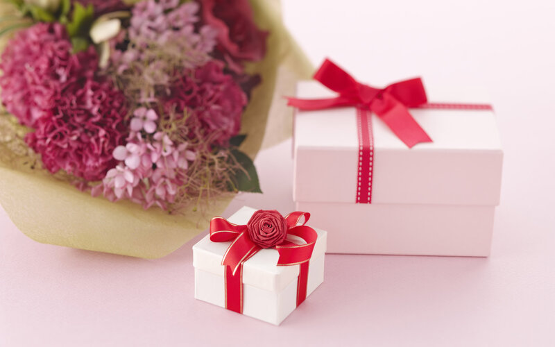 Bouquet and Gift Boxes — Pink