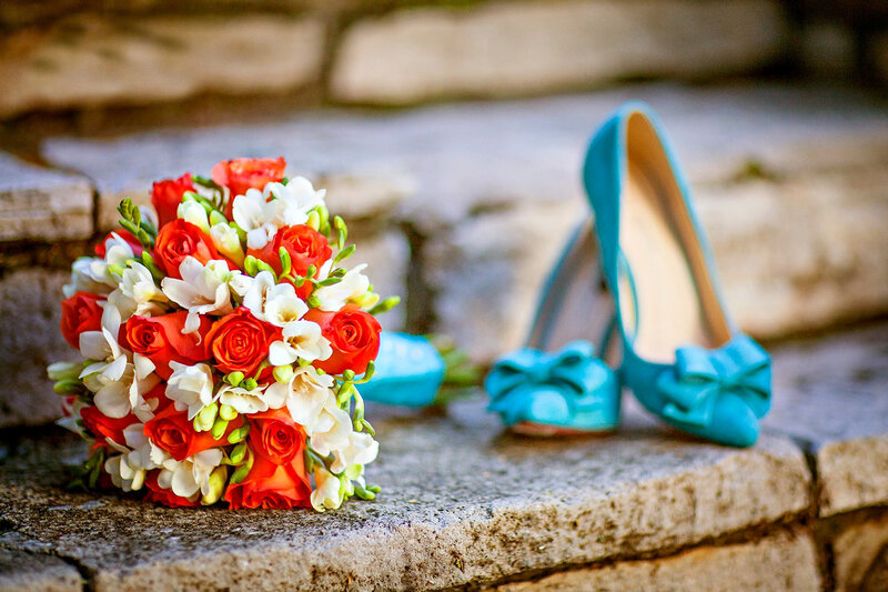 Bouquet and Shoes — Red