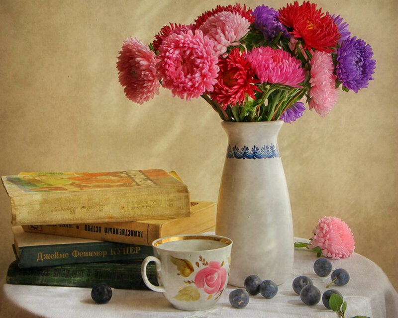 Bouquet of Asters in Vase — Pink
