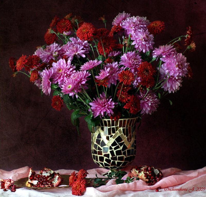 Bouquet of Chrysanthemums — Purple, Dramatic