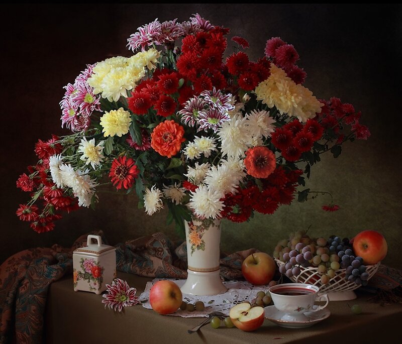 Bouquet of Chrysanthemums — Red, Dramatic
