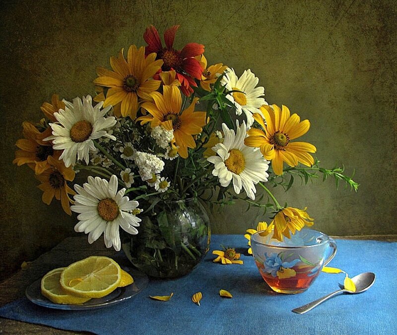 Bouquet of Daisies and Flowers — Yellow