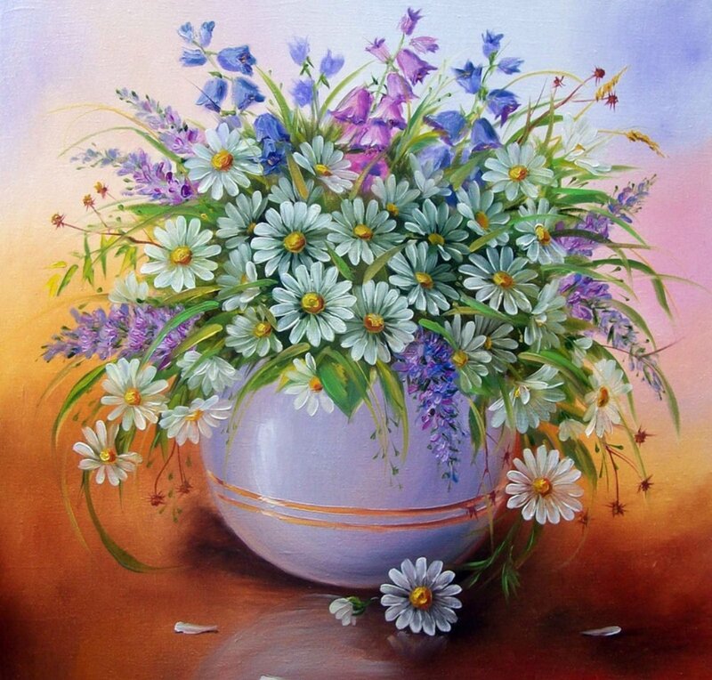 Bouquet of Daisies in Vase — Purple