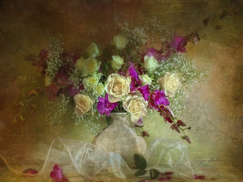 Bouquet of Flowers in Vase — Cream