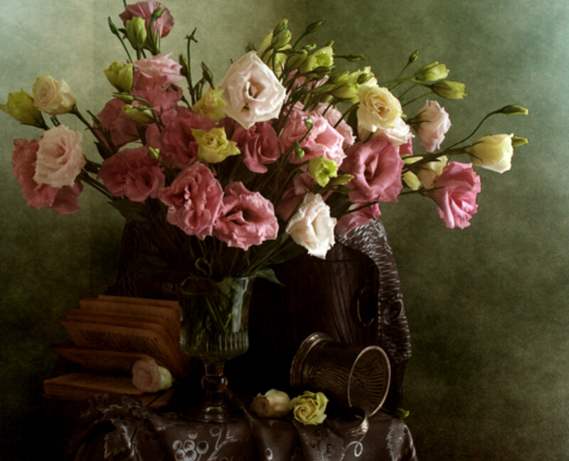 Bouquet of Flowers in Vase — Green, Calm
