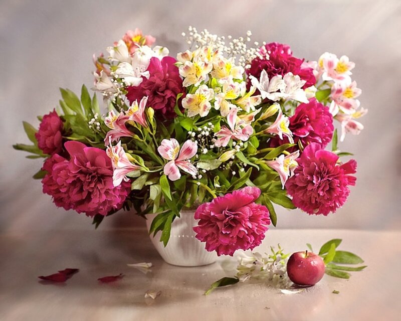 Bouquet of Flowers — Pink, Calm, Photograph, Apple