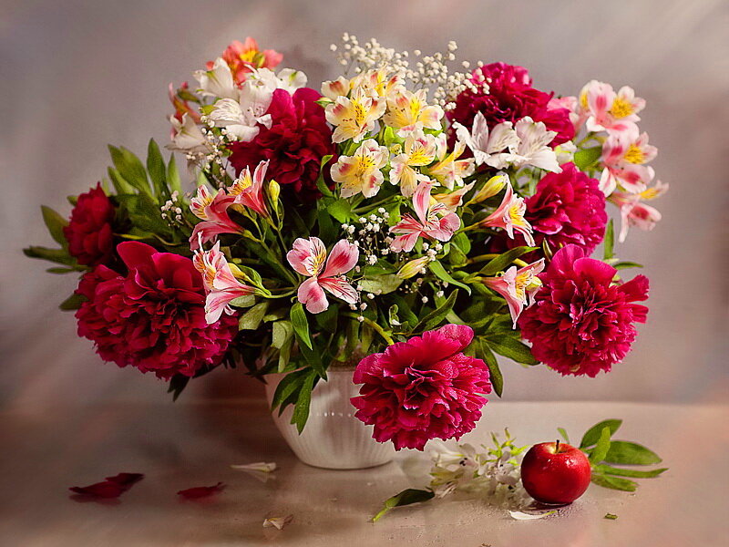 Bouquet of Flowers — Red, Calm, Photograph