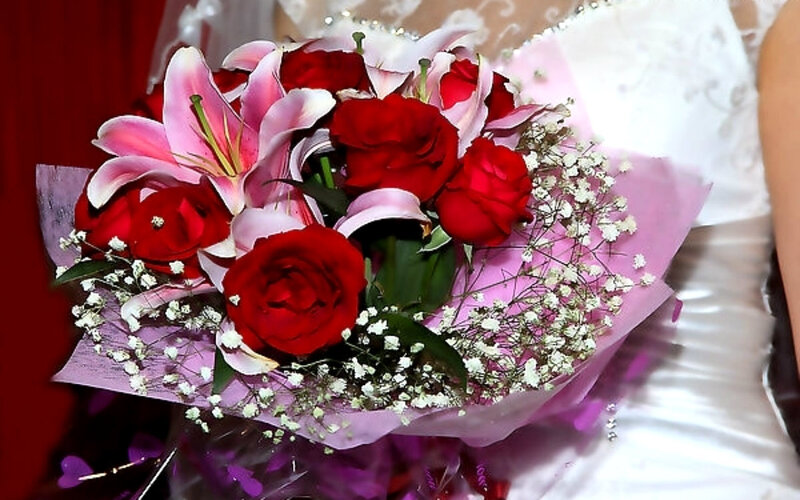 Bouquet of Flowers — Red, Romantic